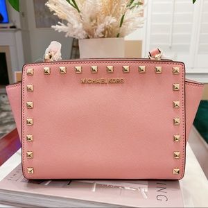Michael Kors Medium Messenger Crossbody bag in Pale Pink